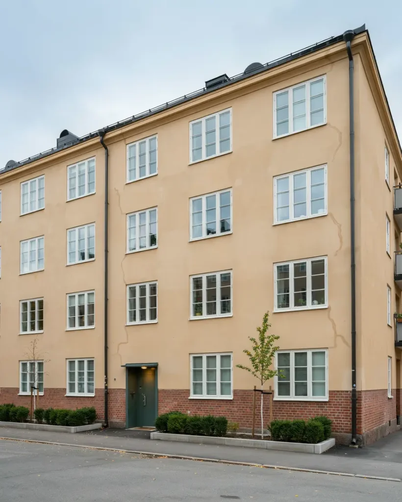 f nsterbyte och till ggsarbeten i bostadsr ttsf rening i skarpn ck